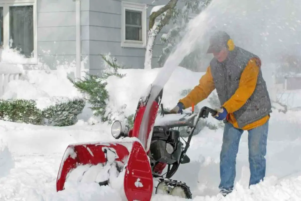 Puhači snijega na gorivo za starije vrtlare