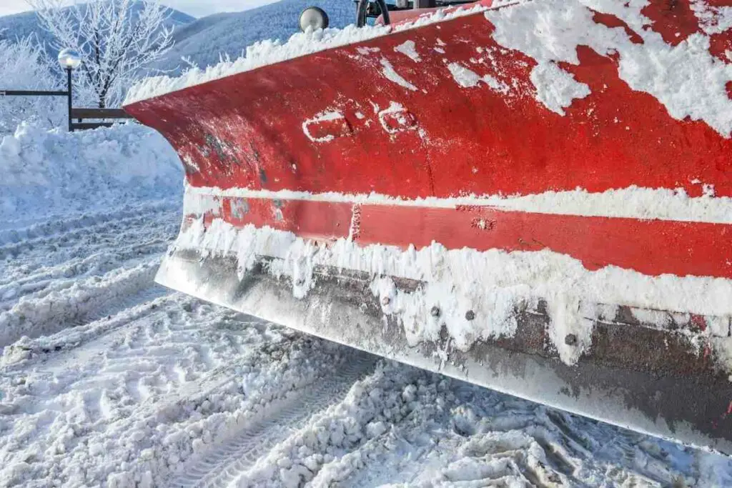 Pričvršćivanje snježnog pluga na vaš traktor