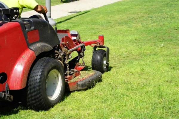 Kako kositi mokru travu kosilicom bez okretanja AgroPower Vrtni alati i strojevi