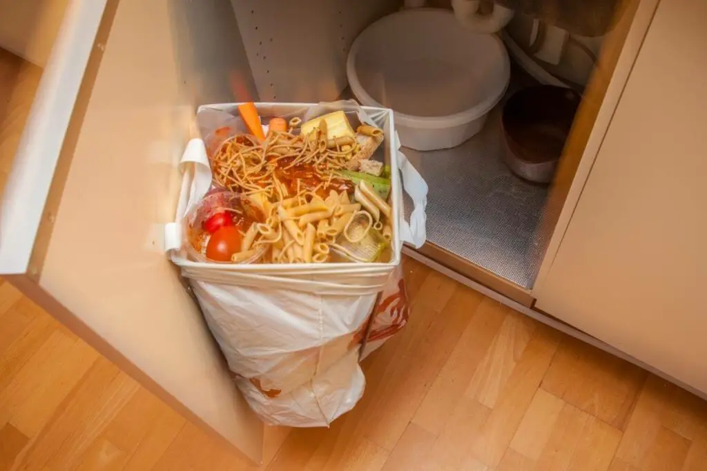 Kompostirajte tjesteninu u vašoj kuhinji