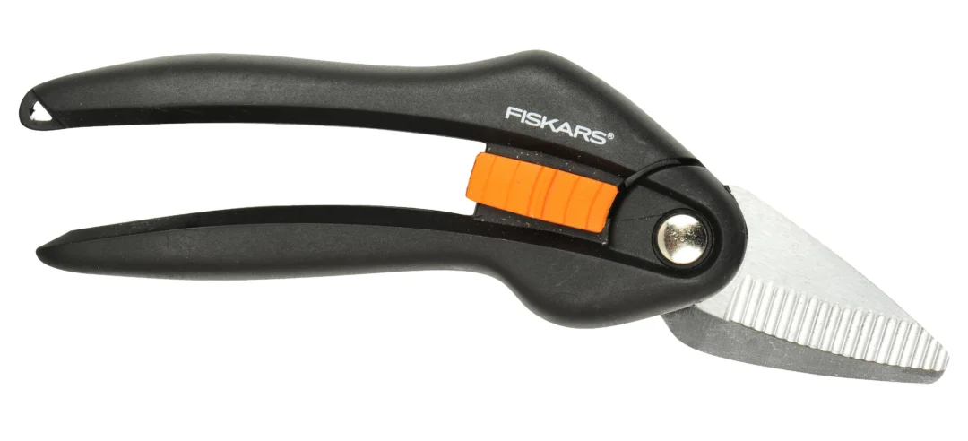 Fiskars skare cvjecarske univerzalne mimoilazne 208mm SP28 1000571 agropower 482938613 scaled AgroPower Vrtni alati i strojevi