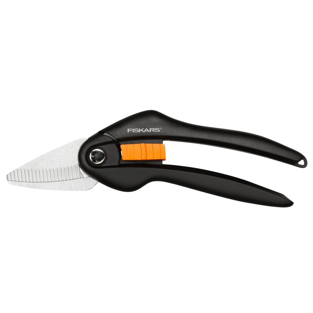 Fiskars skare cvjecarske univerzalne mimoilazne 208mm SP28 1000571 agropower 526179941 scaled AgroPower Vrtni alati i strojevi