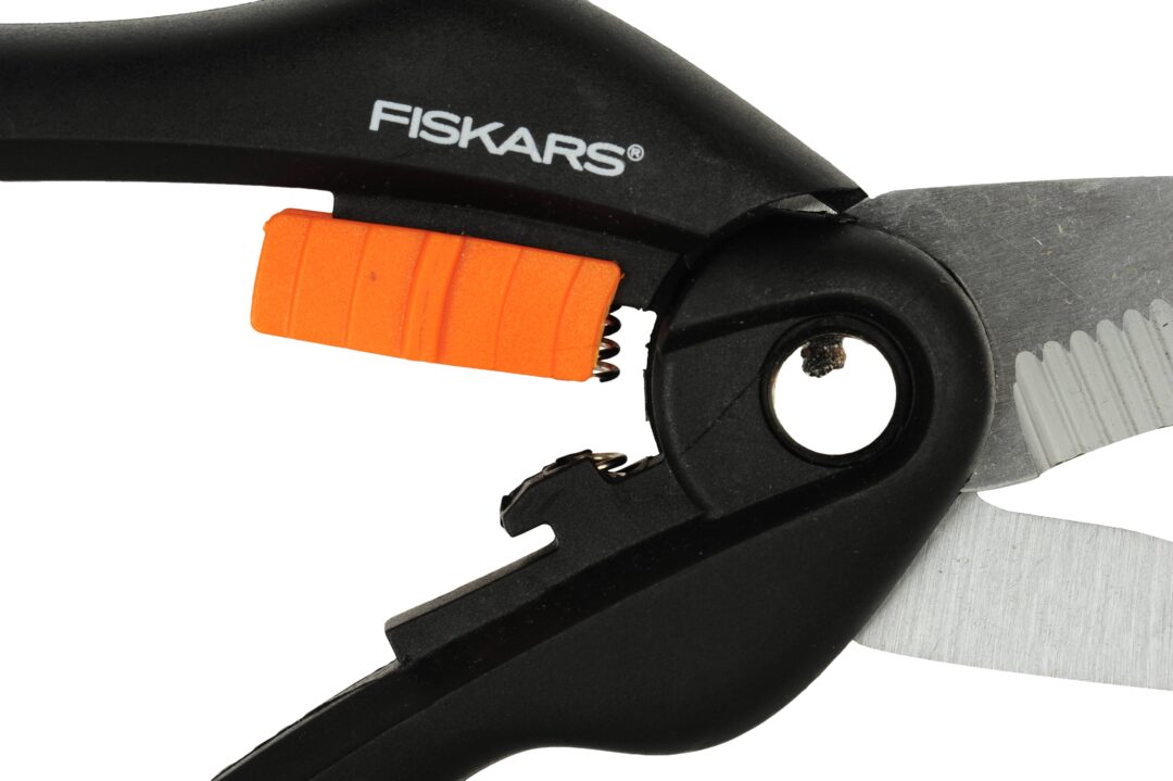 Fiskars skare cvjecarske univerzalne mimoilazne 208mm SP28 1000571 agropower 748715635 scaled AgroPower Vrtni alati i strojevi