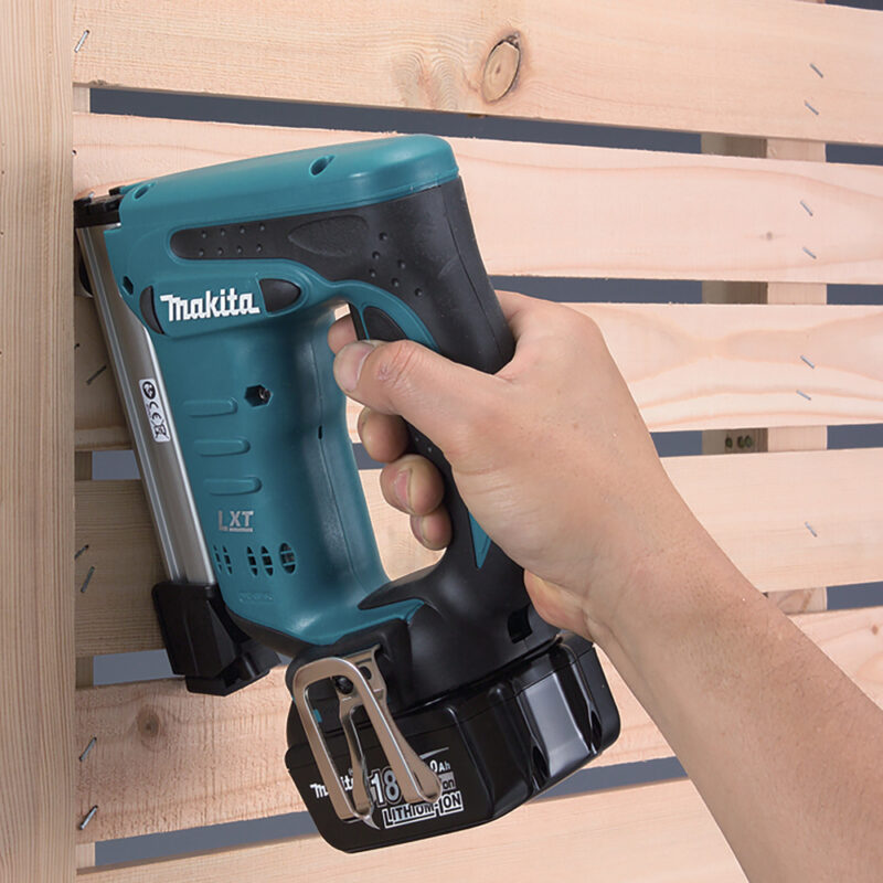 Makita akumulatorska spajalica DST221Z agropower 937869096 AgroPower Vrtni alati i strojevi