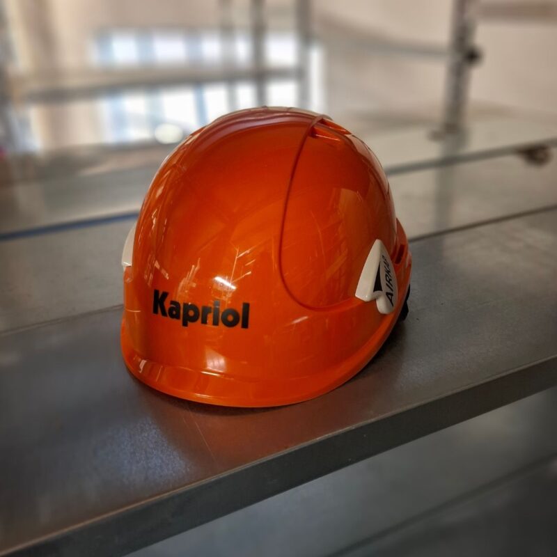 KAPRIOL ZASTITNA KACIGA ZA RAD NA VISINI NARANCASTA agropower 46456545 AgroPower Vrtni alati i strojevi